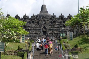 pedagang dan parkir candi borobudur